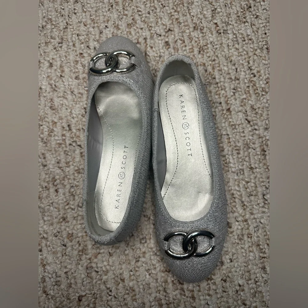 Karen Scott Silver Ballet Flats with Bow and Rounded Toe size 5M